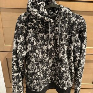 Athelta Cozy Black and White Fuzzy Hoodie ✨ Sporty ✨